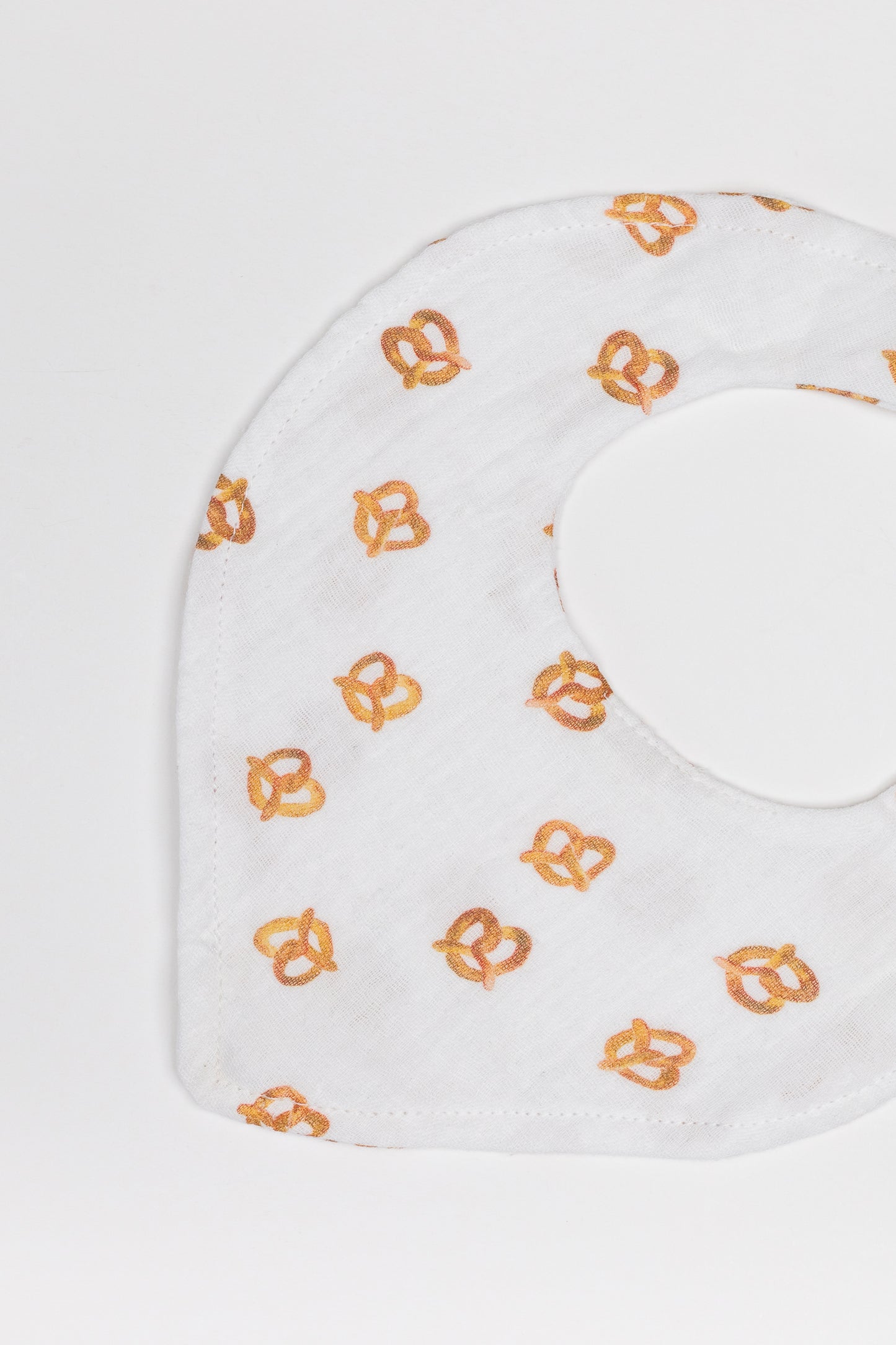 MUSLIN BIB- PRETZEL